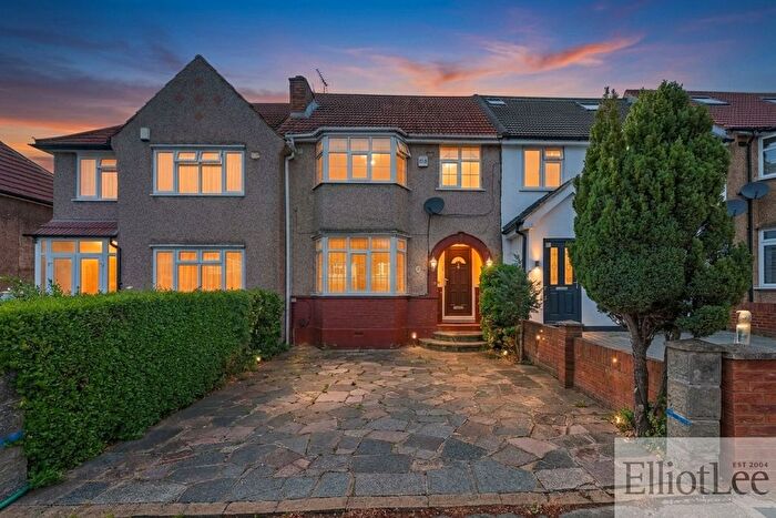3 Bedroom Terraced House For Sale In Sherwood Avenue, Greenford, UB6