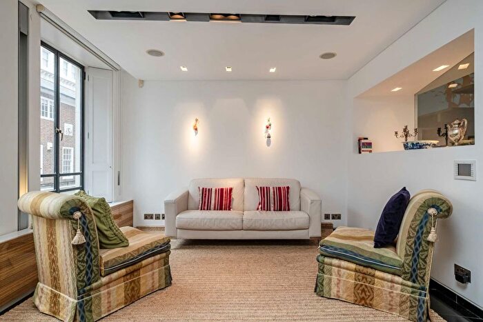 2 Bedroom Flat To Rent In Catherine Wheel Yard, London, SW1A