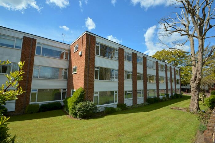 2 Bedroom Flat To Rent In Princes Court, Princes Road, Weybridge, KT13
