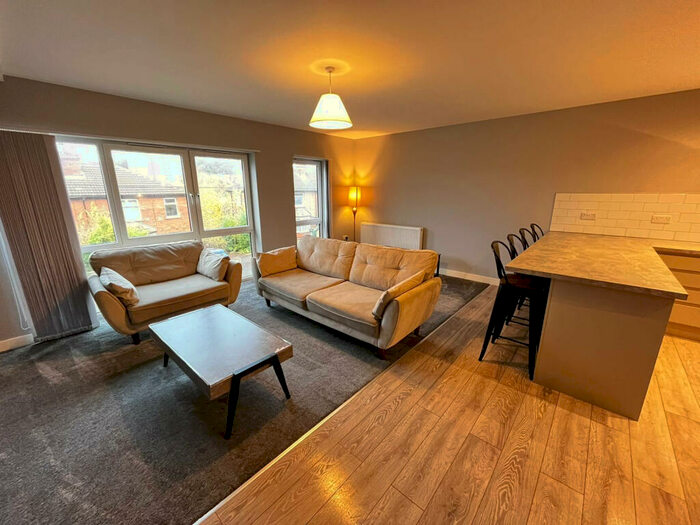 2 Bedroom Apartment To Rent In Kirkstall Lane, Leeds, West Yorkshire, LS5