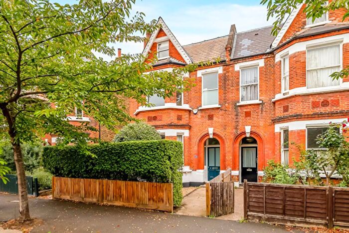 5 Bedroom Semi-Detached House To Rent In Winterbrook Road, Herne Hill, SE24