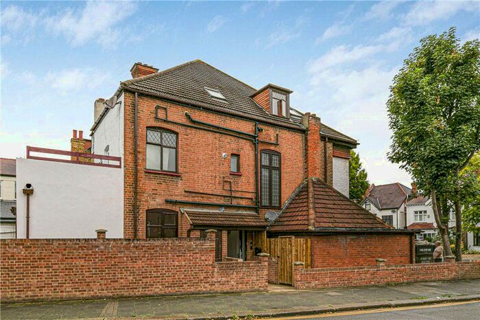 2 Bedroom Flat To Rent In Becmead Avenue, London, SW16