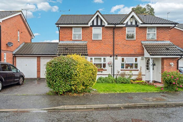 4 Bedroom Semi-Detached House For Sale In Hazelwood Close, North Harrow, HA2