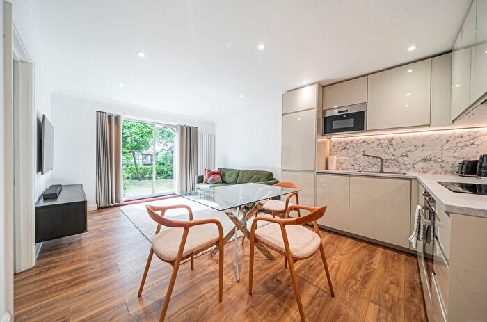3 Bedroom Flat For Sale In Westmoreland Road, Bromley, Kent, BR2