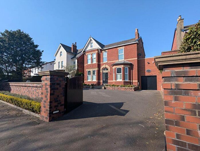 4 Bedroom Detached House To Rent In Golf Open - Crescent Road, Birkdale, Southport - Sleeps, PR8