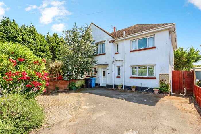 3 Bedroom Semi-Detached House For Sale In Hounslow Close, Poole, BH15