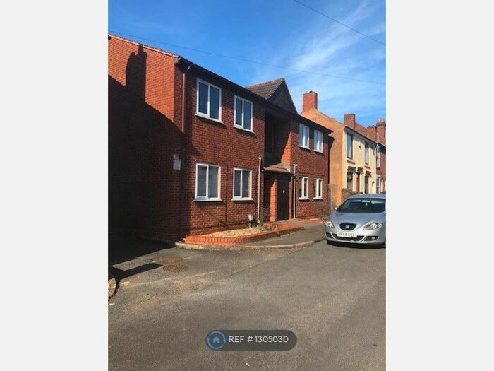 Studio To Rent In Stewkins Court, Stourbridge DY8