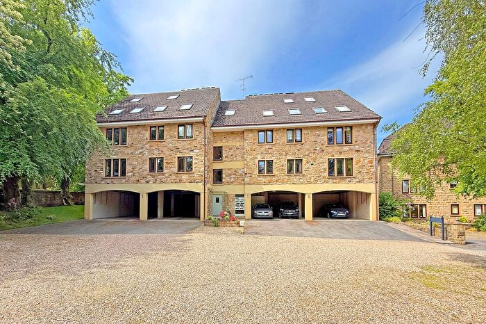 3 Bedroom Flat For Sale In Harlow Manor Park, Harrogate, HG2