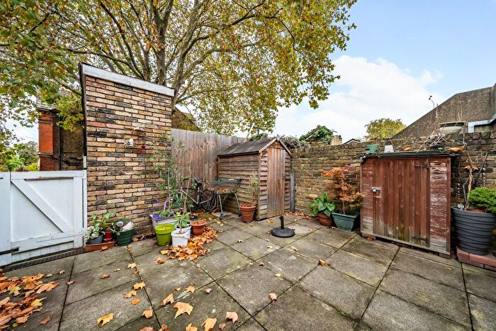 1 Bedroom Flat For Sale In Paulet Road, London, SE5