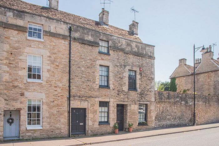 2 Bedroom Town House For Sale In New Church Street, Tetbury, GL8