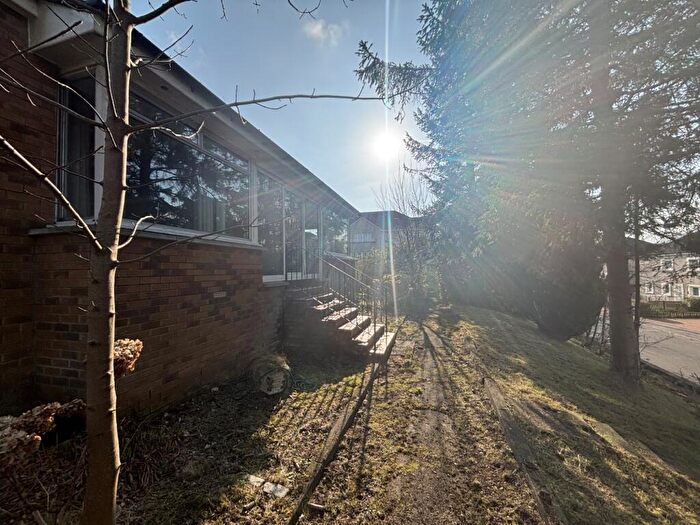 3 Bedroom Bungalow To Rent In Hillside Road, Glasgow, G43