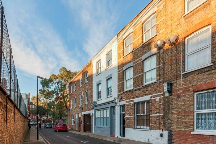 3 Bedroom Property To Rent In Virginia Road, Shoreditch, London, E2