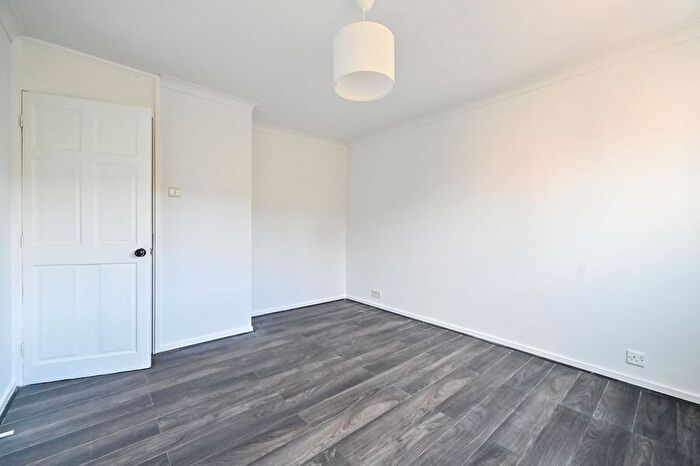 3 Bedroom Maisonette To Rent In Perley House, Weatherley Close, Bow, London, E3