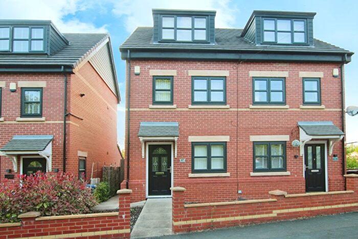 3 Bedroom Town House To Rent In Poolstock, Wigan, WN3