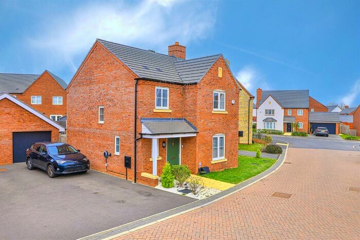 3 Bedroom Detached House For Sale In Marble Lane, Kettering, Northamptonshire, NN16