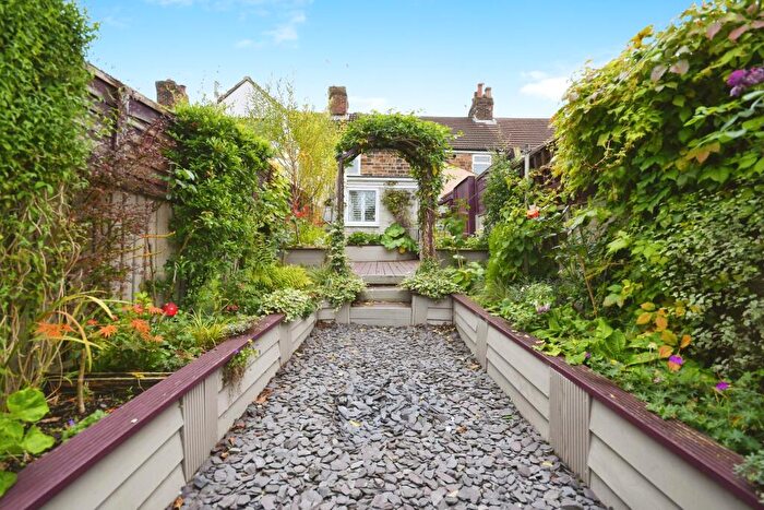 2 Bedroom Terraced House For Sale In Chatsworth Road, Chesterfield, Derbyshire, S40