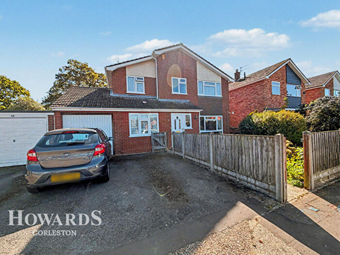 5 Bedroom Detached House For Sale In Paddock Close, Belton, NR31