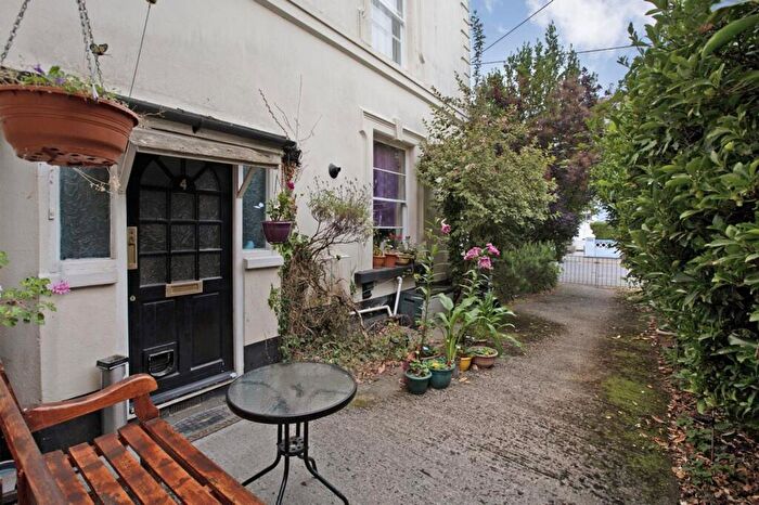 1 Bedroom Flat For Sale In Barton Villas, Dawlish, EX7