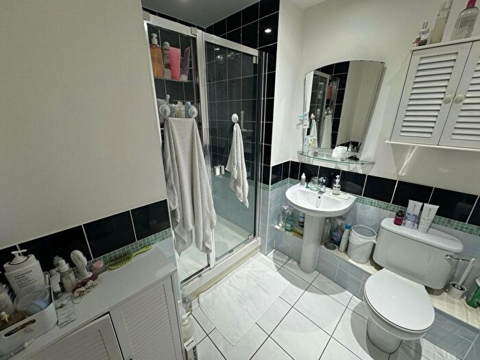 2 Bedroom Apartment To Rent In Deanery Road, BS1