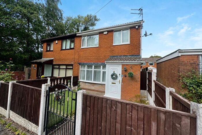 3 Bedroom Semi Detached House For Sale In Pickford Walk, Royton, Oldham, Greater Manchester, OL2