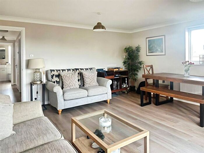 2 Bedroom Flat For Sale In Florin Drive, Rochester, Kent, ME1