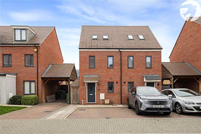 3 Bedroom Semi-Detached House For Sale In Mercer Avenue, Castle Hill, Ebbsfleet Valley, Swanscombe, DA10