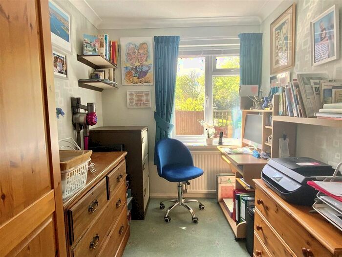 3 Bedroom Detached Bungalow For Sale In Kenchester, Bancroft, Milton Keynes, MK13