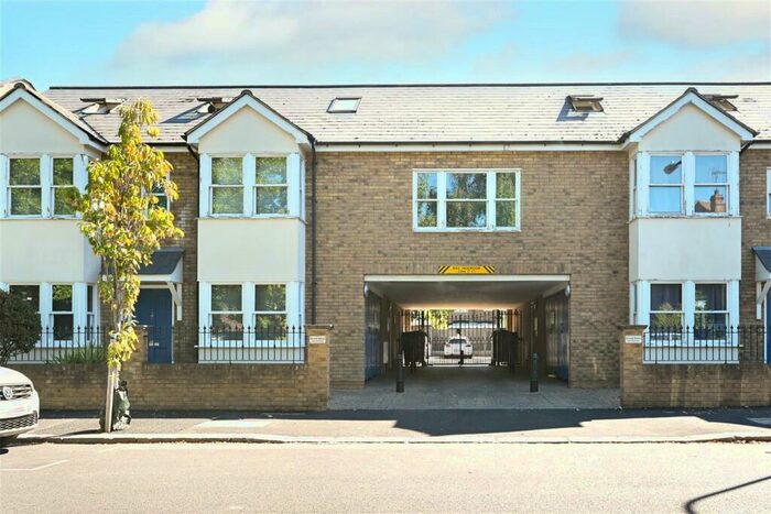 1 Bedroom Flat To Rent In Beresford Road, Walthamstow, London, E17