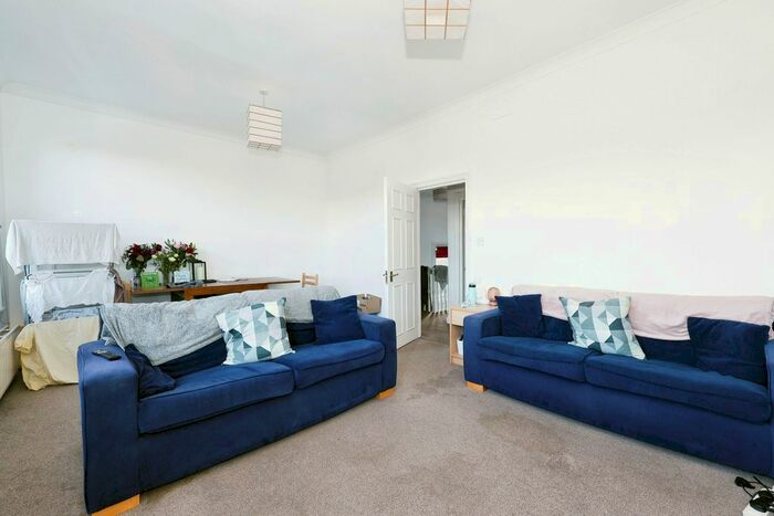 2 Bedroom Flat To Rent In Munster Road, London, SW6