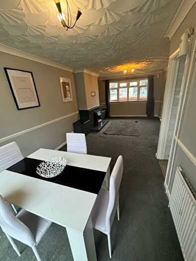 3 Bedroom Semi-Detached House To Rent In Eldon Road, Luton, LU4