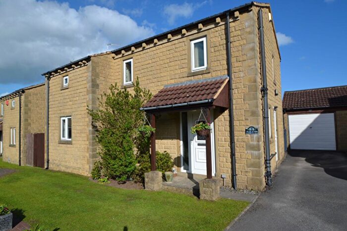 4 Bedroom Detached House For Sale In Summer Lea, Idle, BD10