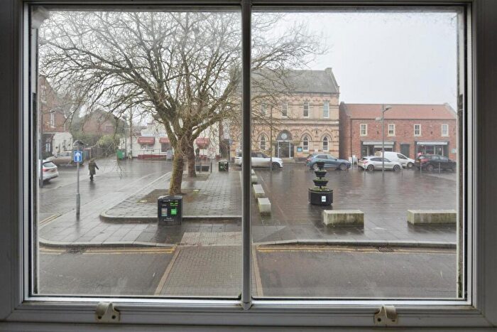 1 Bedroom Flat To Rent In A High StreetCrowleNorth Lincolnshire, DN17