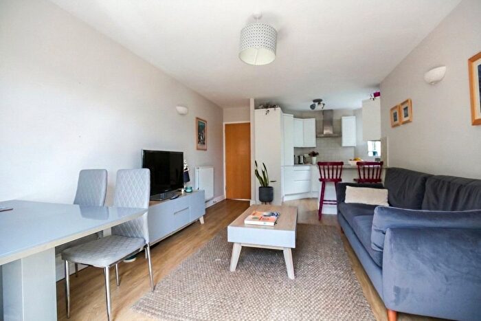 2 Bedroom Flat For Sale In Hurlingham Road, Bristol, BS7