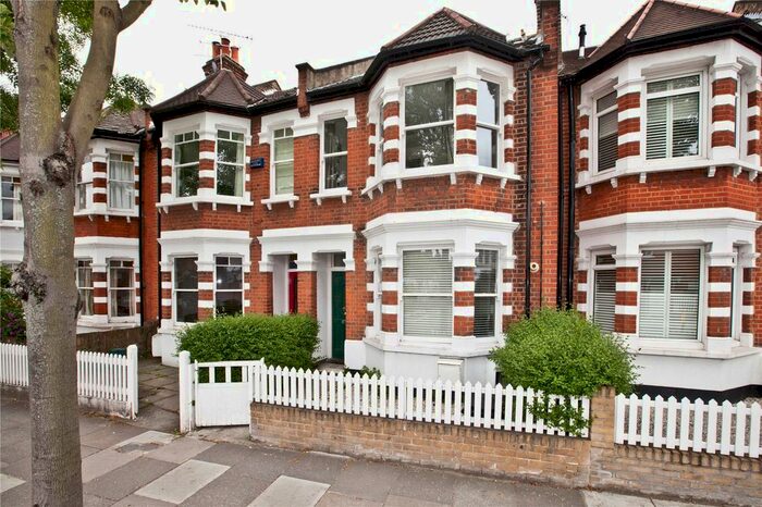2 Bedroom Flat To Rent In The Avenue, London, W4