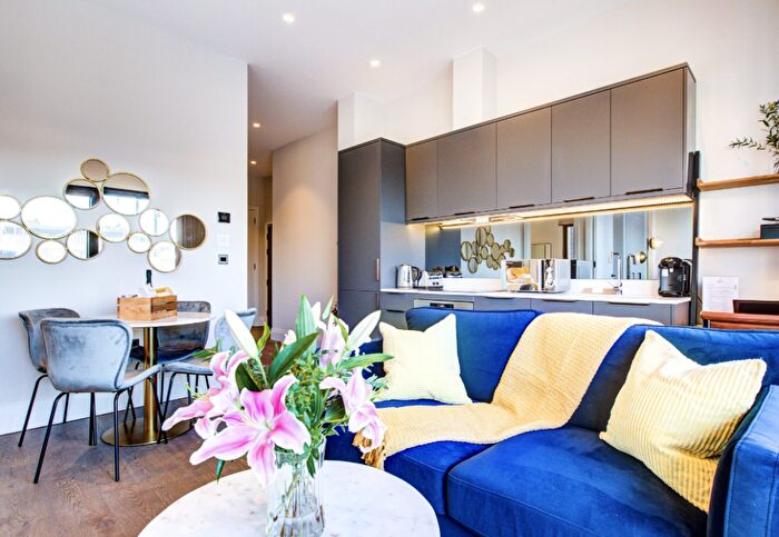 2 Bedroom Flat To Rent In Luxury Apartment Bed Canary Wharf, E14