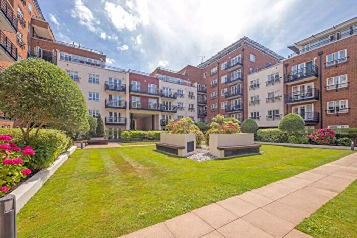 1 Bedroom Flat To Rent In Royal Quarter, Kingston Upon Thames, KT2