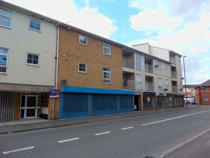 3 Bedroom Apartment To Rent In Rowan House, Town Centre, SN1