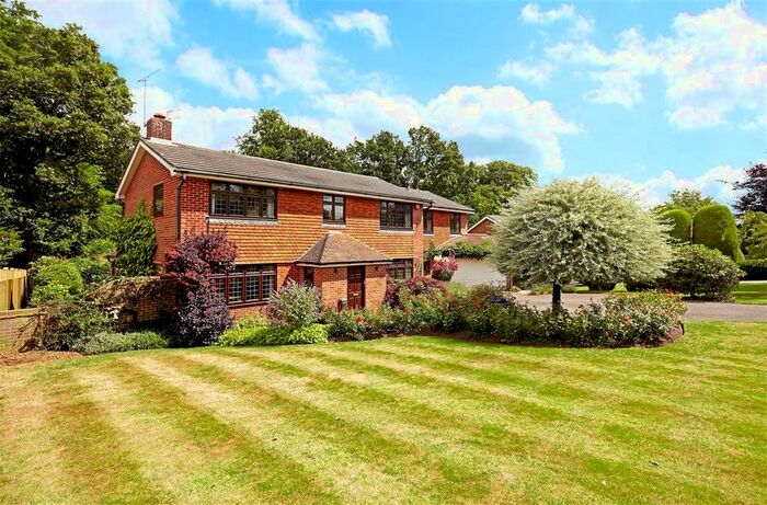 4 Bedroom Detached House To Rent In Hither Chantlers, Tunbridge Wells, TN3