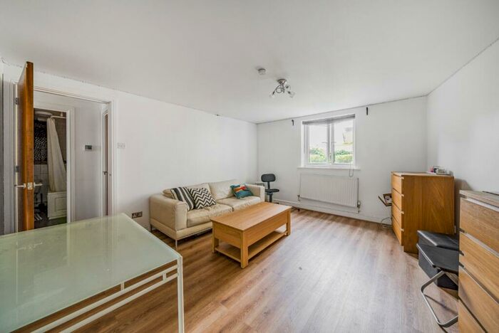 4 Bedroom Apartment To Rent In Redman's Road, Whitechapel, London, E1