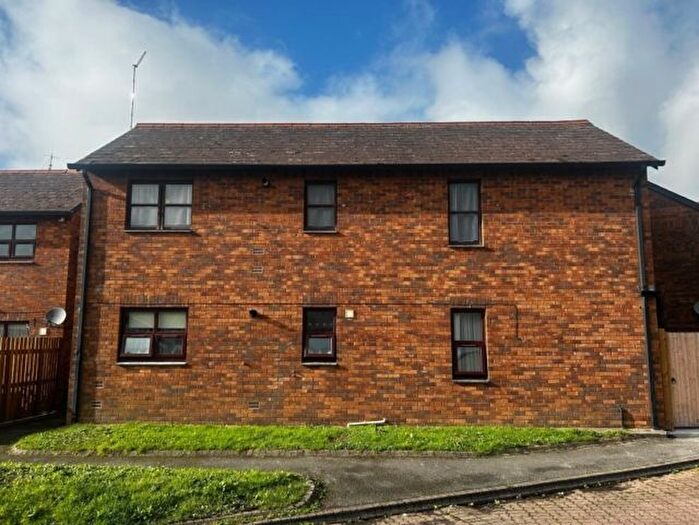 2 Bedroom Flat To Rent In Clos Sant Paul, Llanelli, SA15