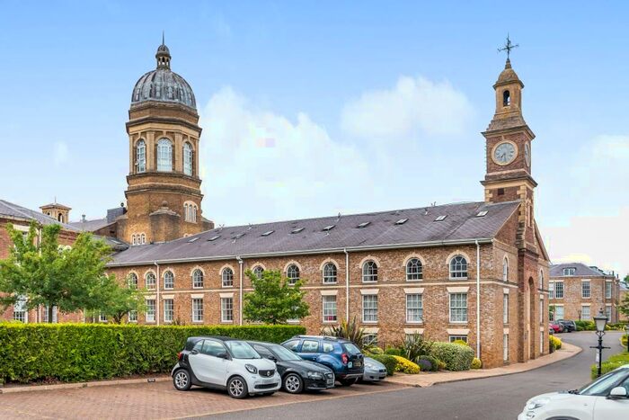 3 Bedroom Apartment To Rent In Princess Park Manor, London, N11