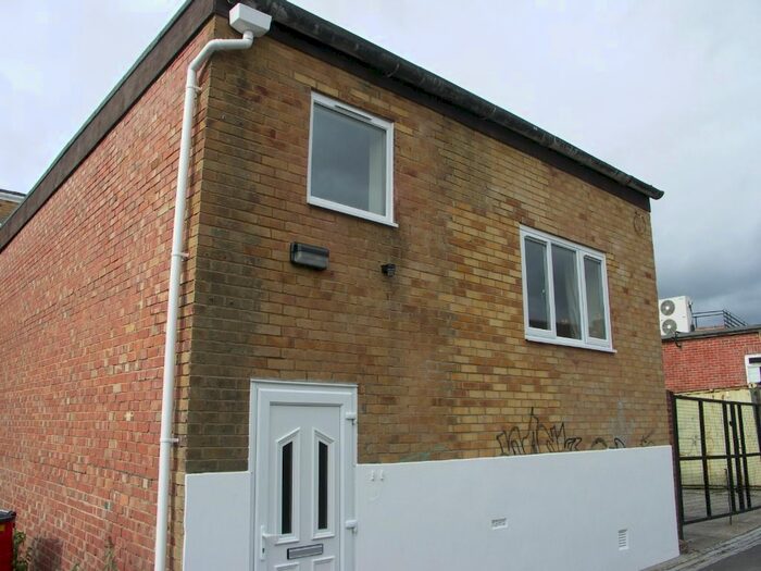 2 Bedroom Flat To Rent In Victoria Road, Woolston, Southampton, SO19