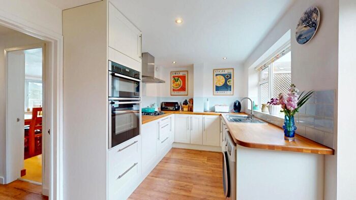 3 Bedroom Terraced House For Sale In Neville Road, Otley, LS21