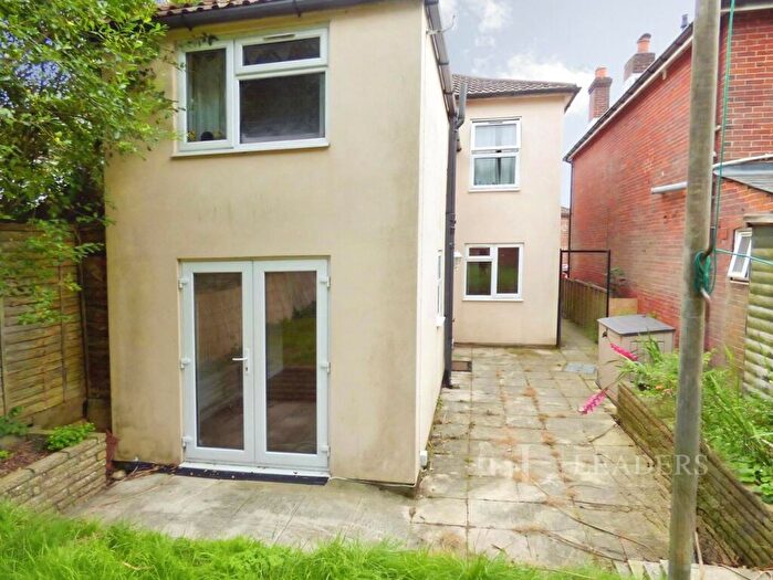 2 Bedroom Flat To Rent In Brook Road, Southampton, Hampshire, SO18