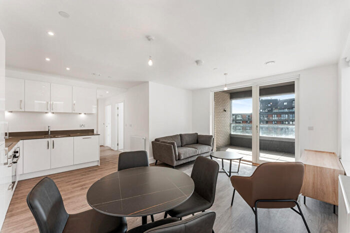 2 Bedroom Apartment To Rent In Fortunes Dock, Canning Town London, E16