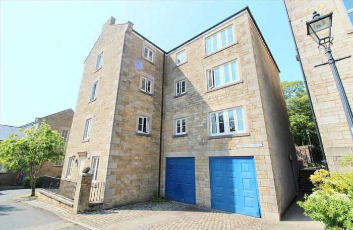 2 Bedroom Flat To Rent In Castle Park Mews, Lancaster, LA1