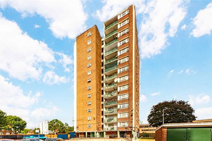 1 Bedroom Flat To Rent In Rennie Estate, Bermondsey, SE16