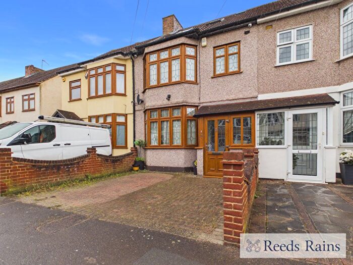 5 Bedroom Terraced House For Sale In Rainsford Way, Hornchurch, RM12