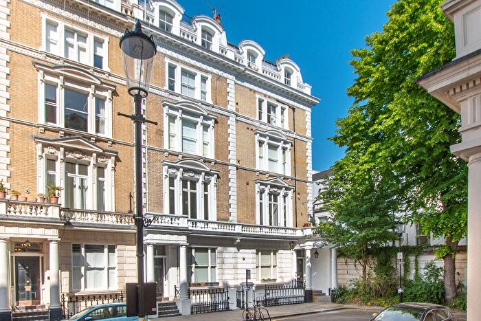 1 Bedroom Flat For Sale In Clanricarde Gardens, Notting Hill Gate, London, W2