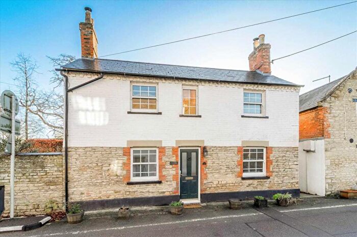 2 Bedroom Detached House For Sale In High Street, Harrold, MK43